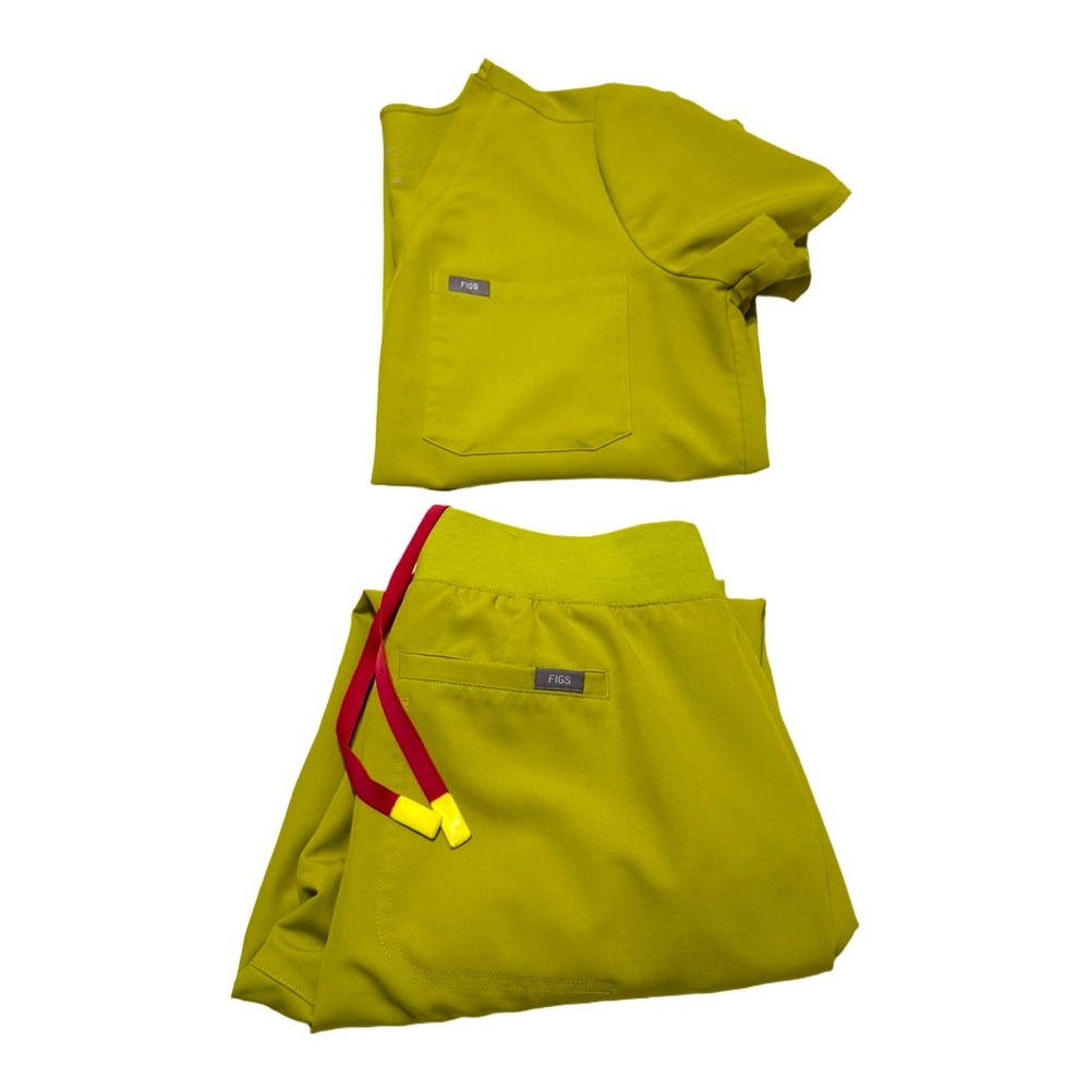 Figs Women's Scrub Set in Bright Yellow